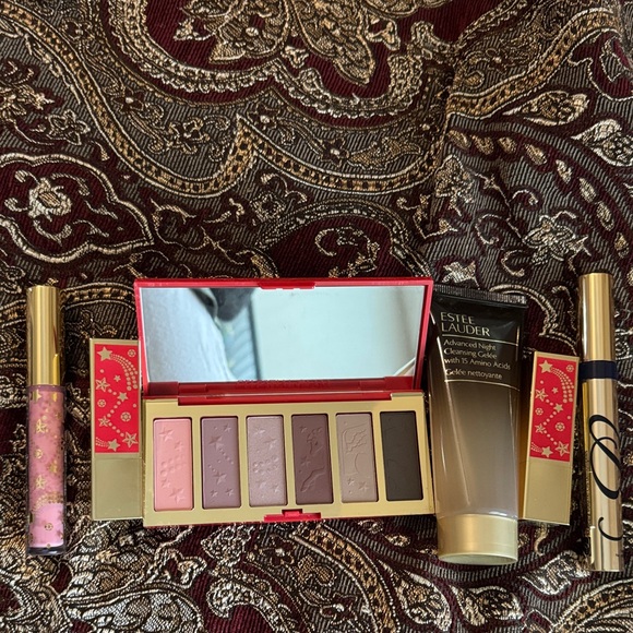 Estee Lauder Eyeshadow Palette 2 lipsticks 1 lip gloss 1 mascara 1 cleansing